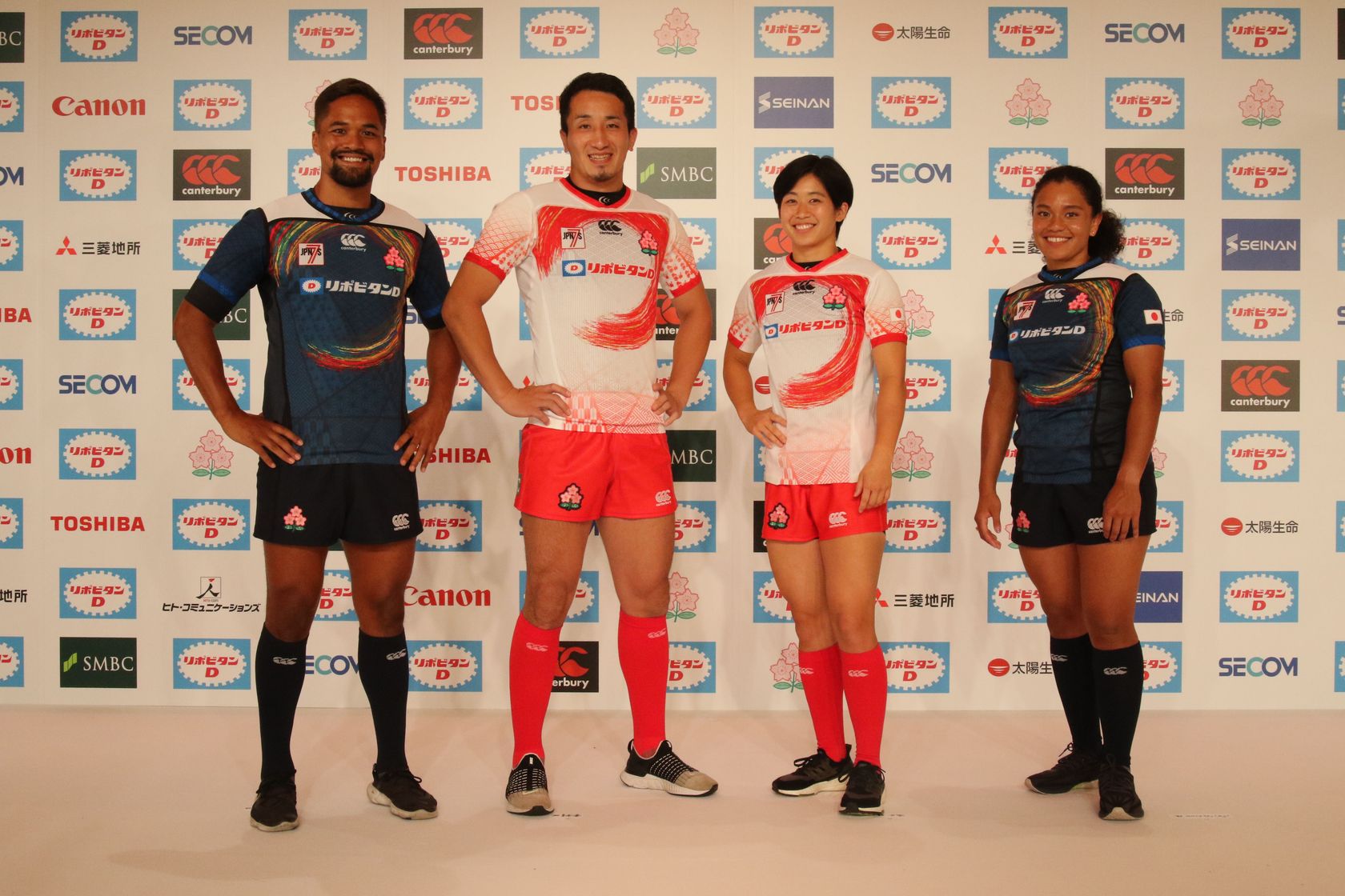 Photo of Japan's sevens players posing in their new playing kits for the Tokyo 2020 Olympic Games