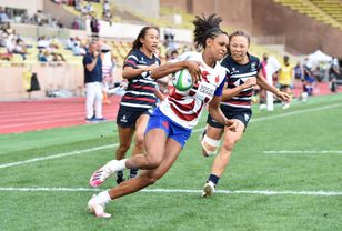 Photo of France's Anne-Cécile Ciofani running with the ball during the World Rugby Sevens Olympic Repechage tournament