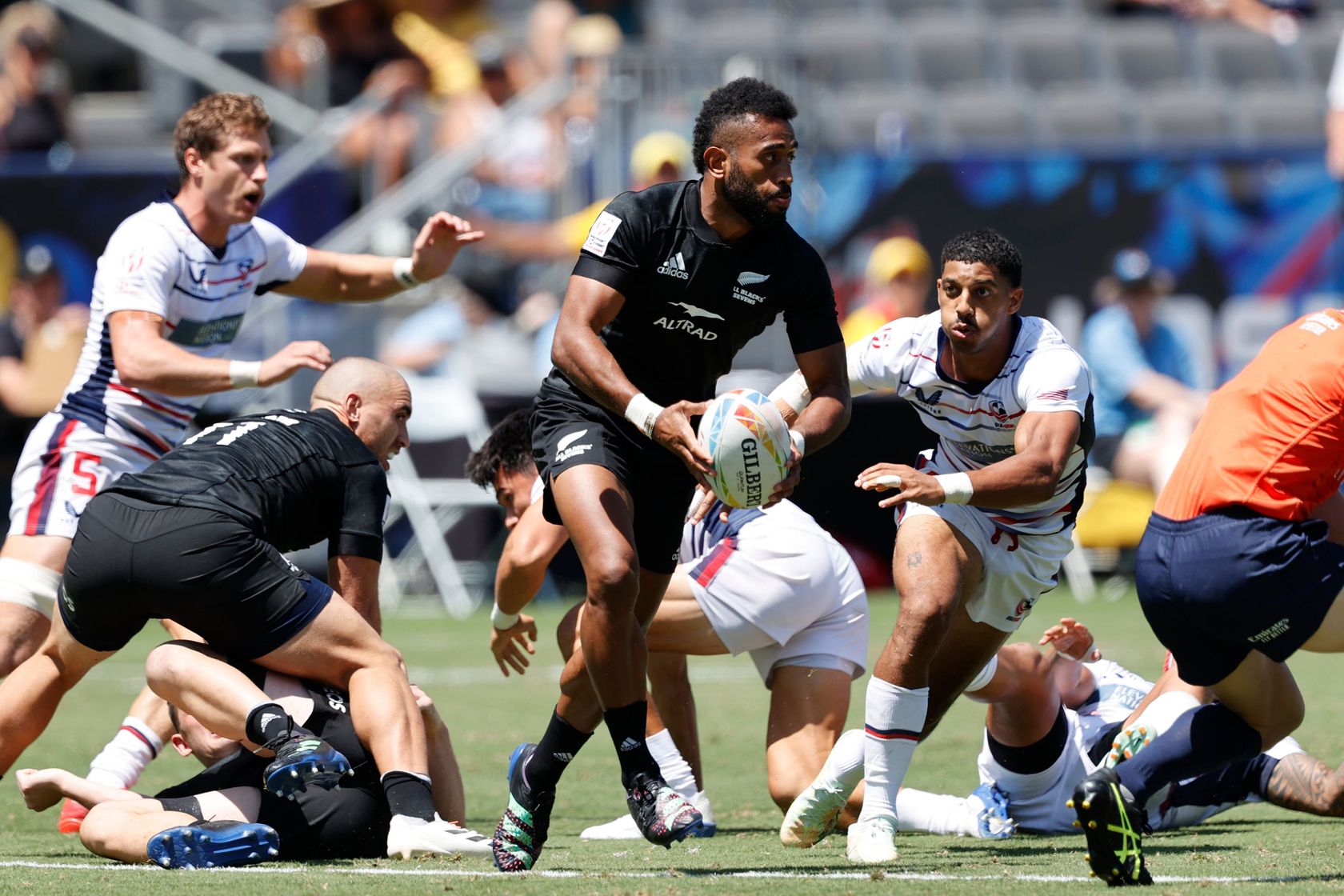 Akuila Rokolisoa in action against USA at HSBC Los Angeles Sevens
