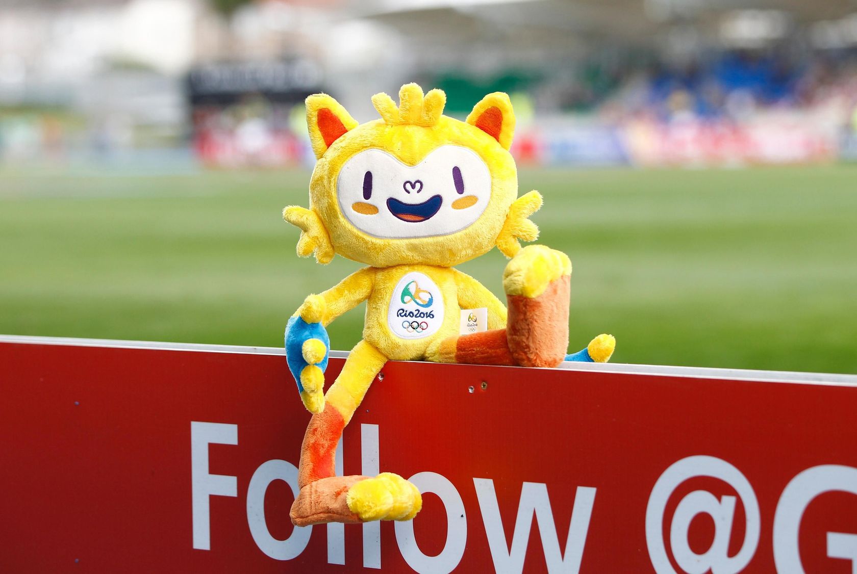 Fans show their love for the Rio 2016 mascot